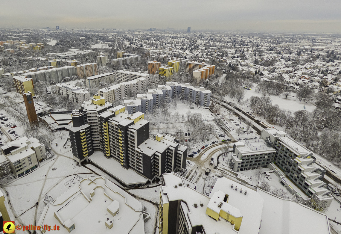 04.12.2021 - Karl-Marx-Ring und Marx-Zentrum in Neuperlach